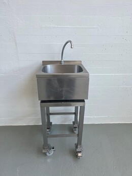 Handwaschbecken mit Sensor